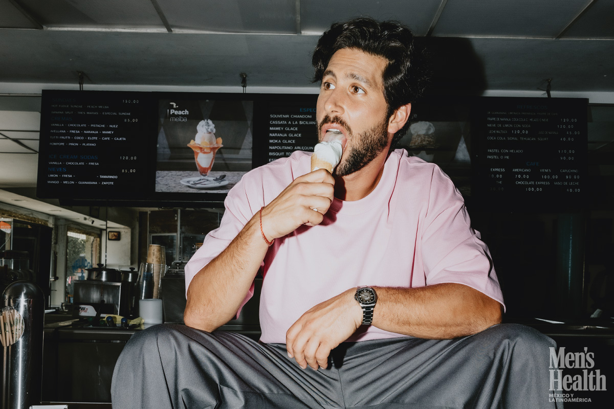 diego klein comiendo un helado