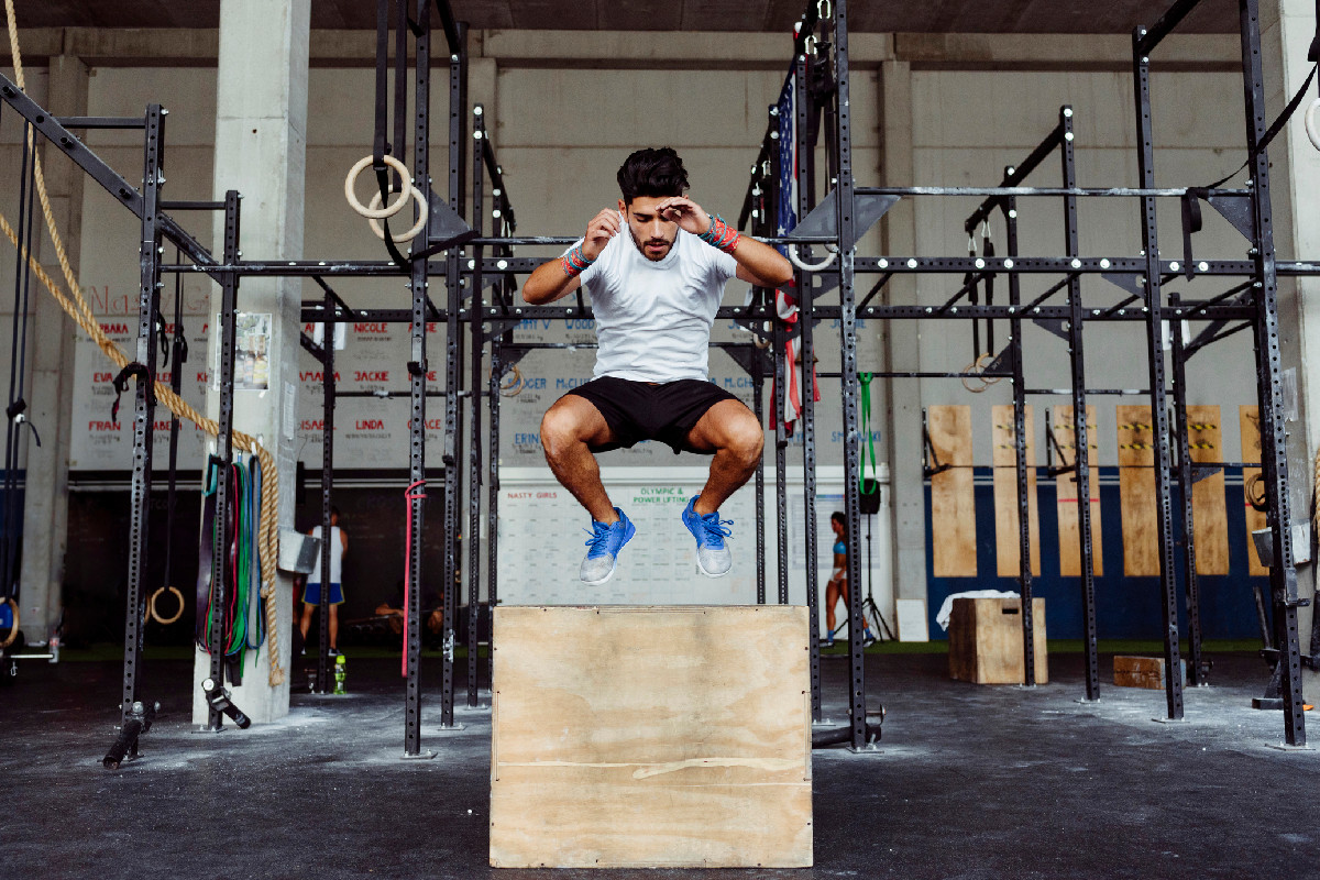 entrenamiento de saltos en cajón