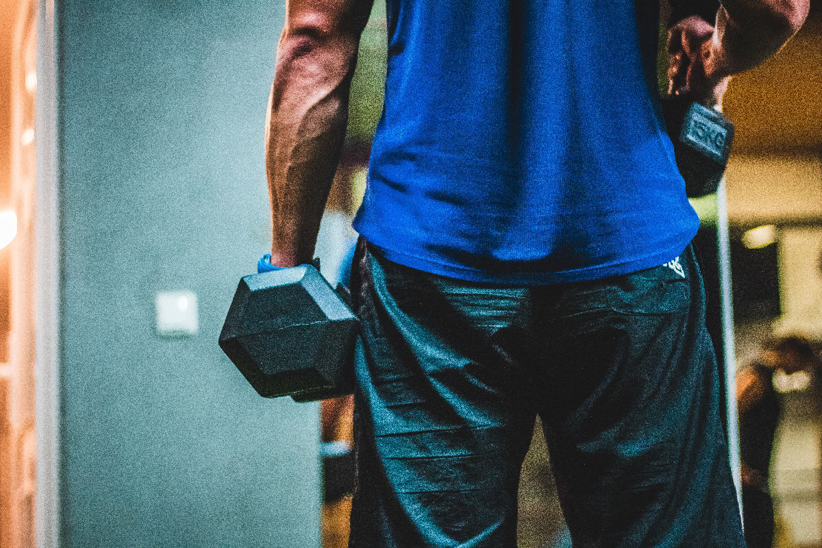 entrenamiento de cuerpo completo con mancuernas