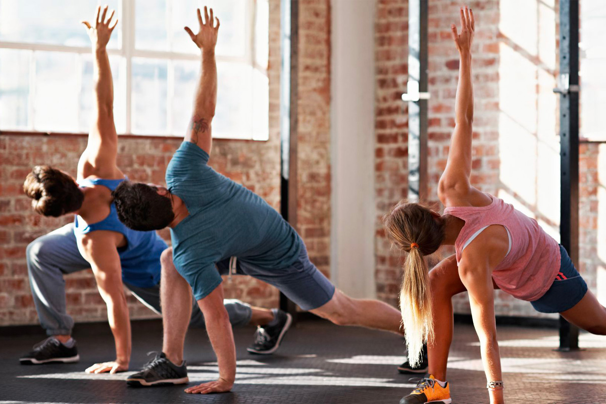 beneficios de estirar antes y después de entrenar