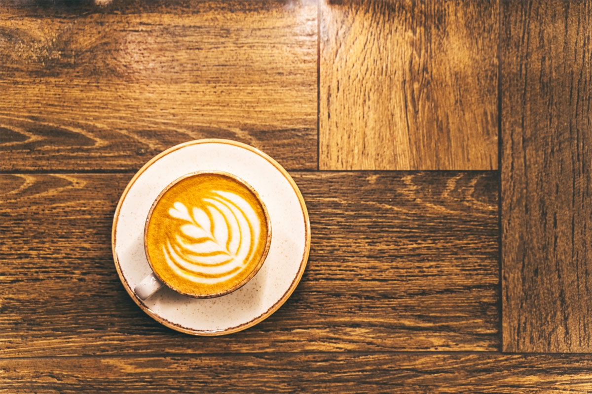 beneficios de tomar café flat white