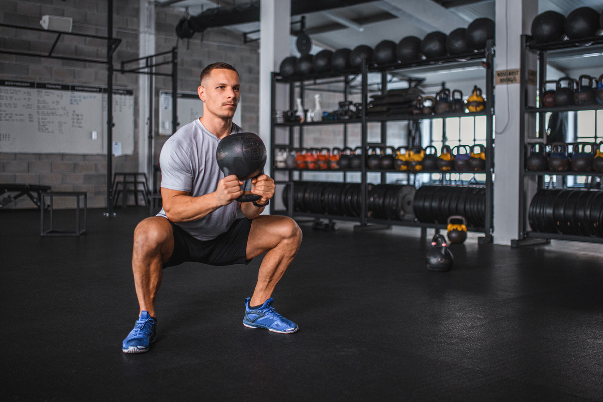 cómo hacer una sentadilla de manera correcta