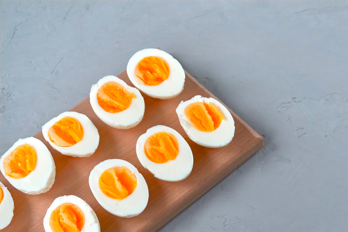 cómo preparar un huevo duro en la freidora de aire