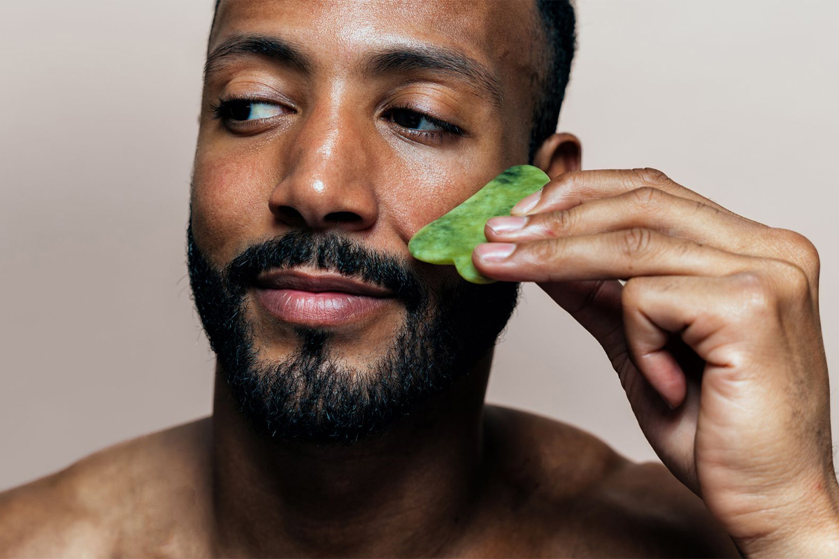 beneficios de usar gua sha para hombres