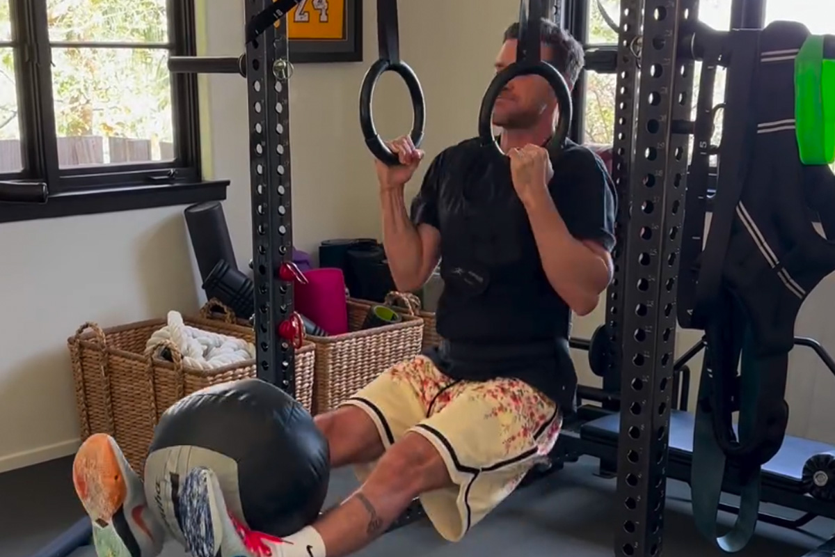 justin timberlake haciendo dominadas en l