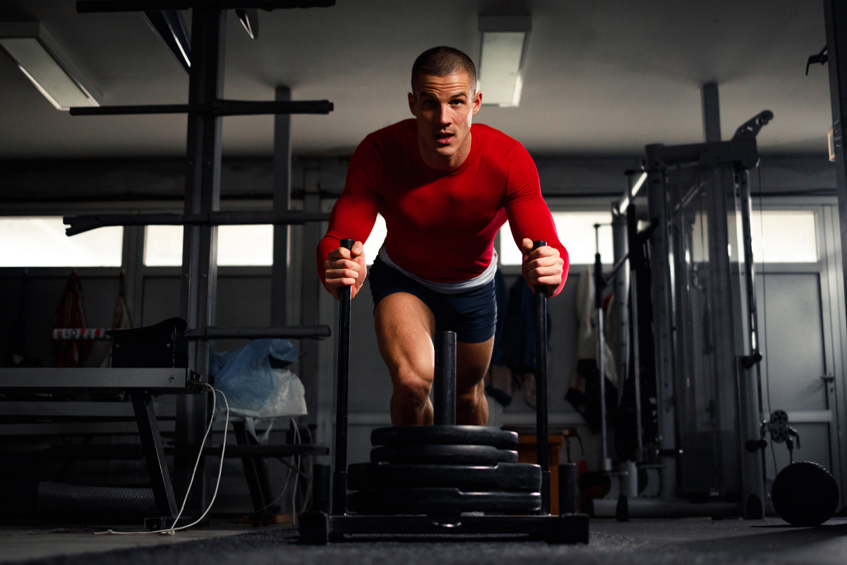 beneficios de empujar el trineo