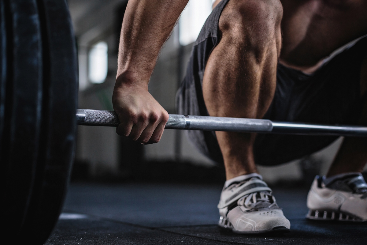 beneficios de hacer peso muerto rumano