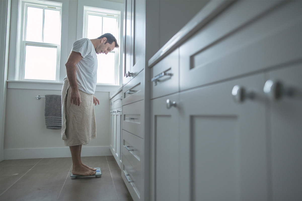 por qué cambia tanto mi peso en la báscula