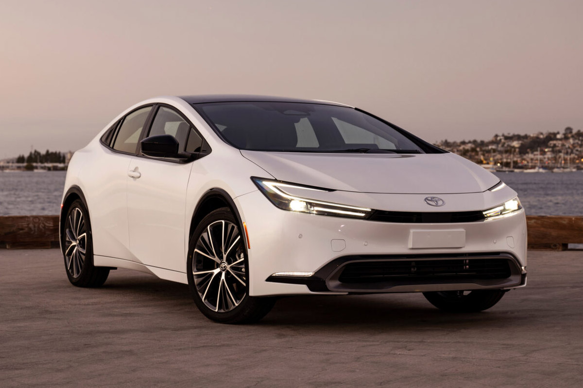 nuevo auto híbrido toyota prius