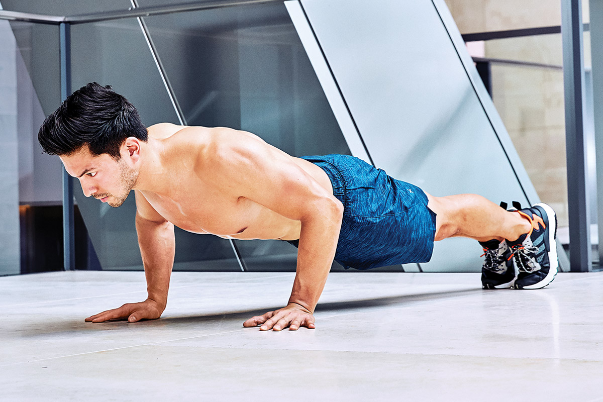 hombre haciendo lagartijas