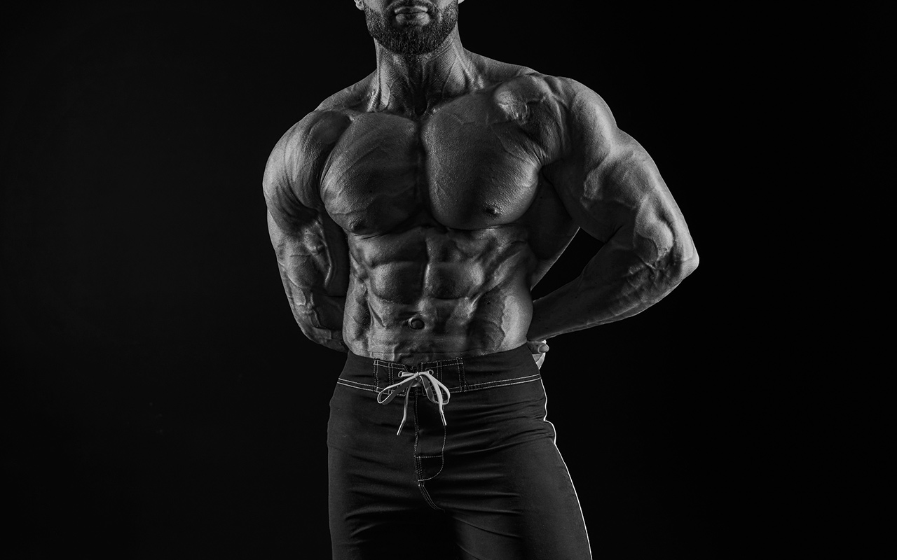 hombre con six pack marcado