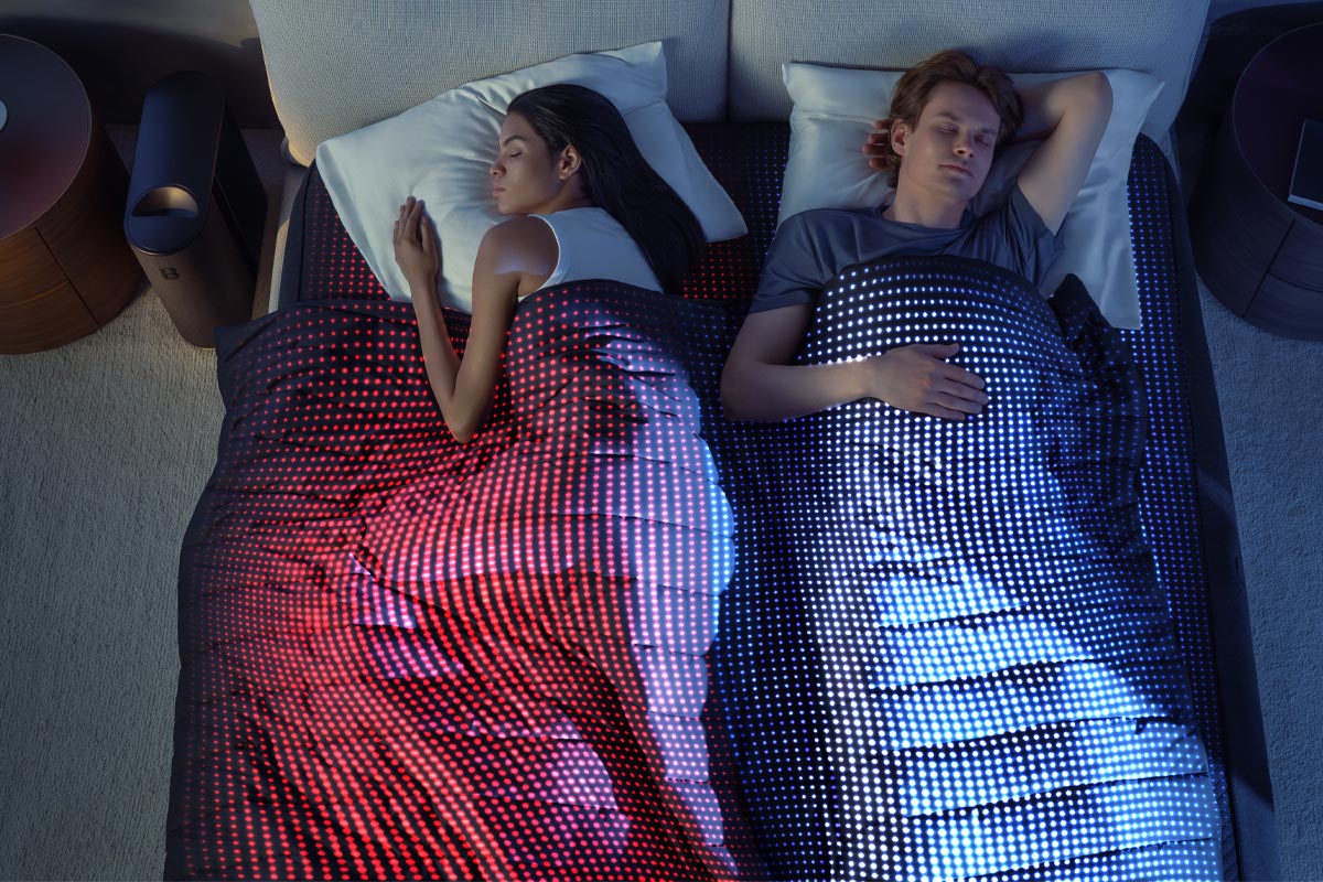 pareja utilizando el pod 5 de eight sleep