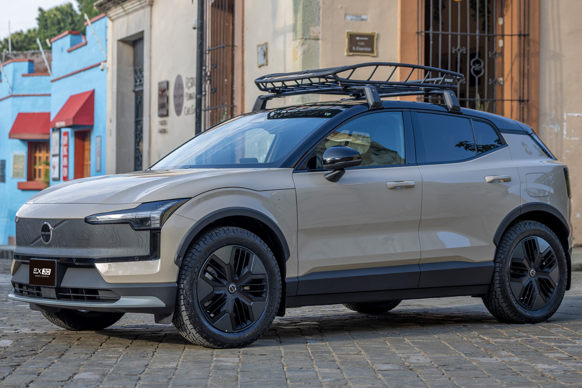 volvo ex30 cross country