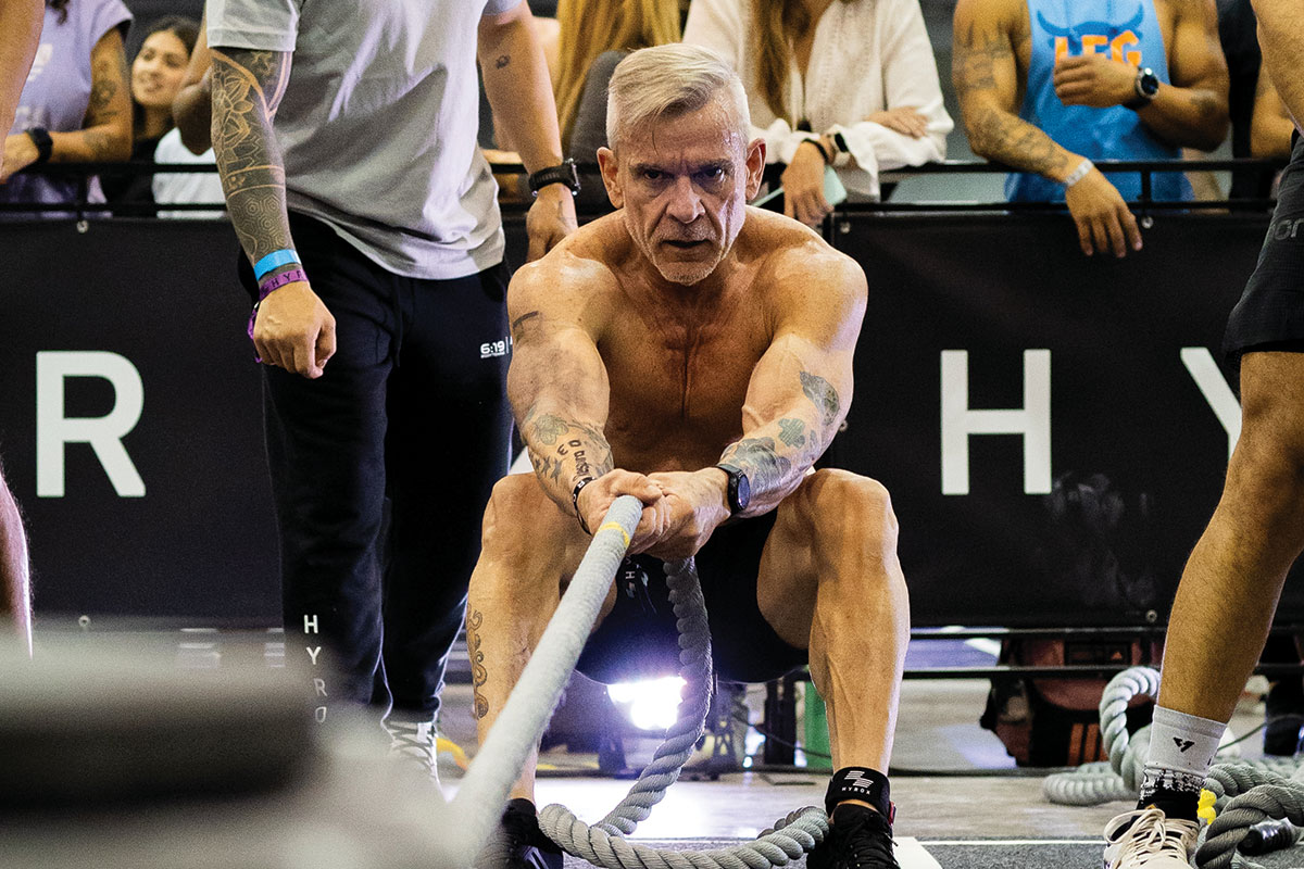 hombre practicando hyrox