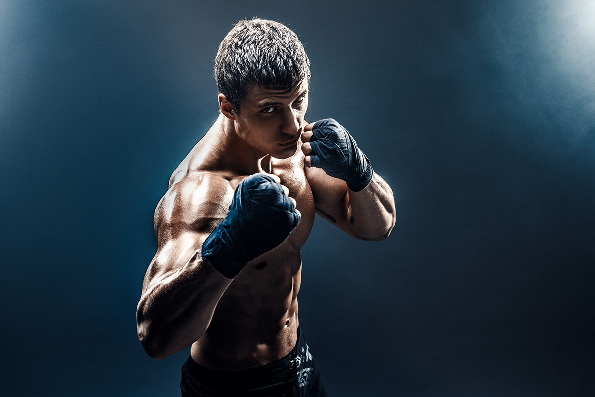 hombre practicando box