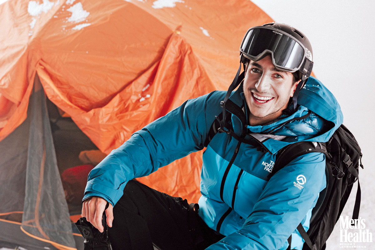 andy zurita con ropa para esquiar