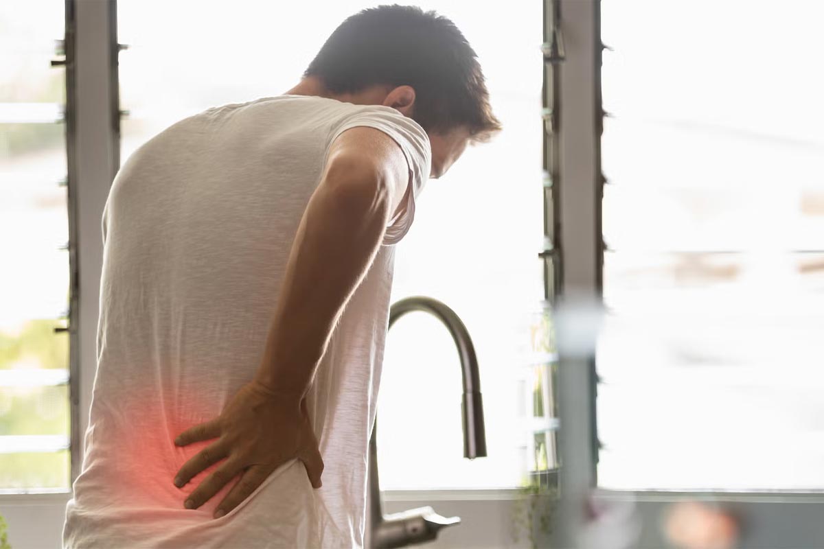 hombre con dolor en espalda baja